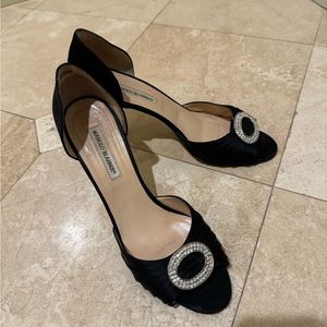 manolo blanik heels in black